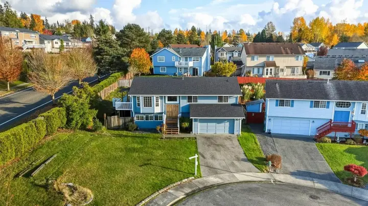Cul-de-sac home from the air